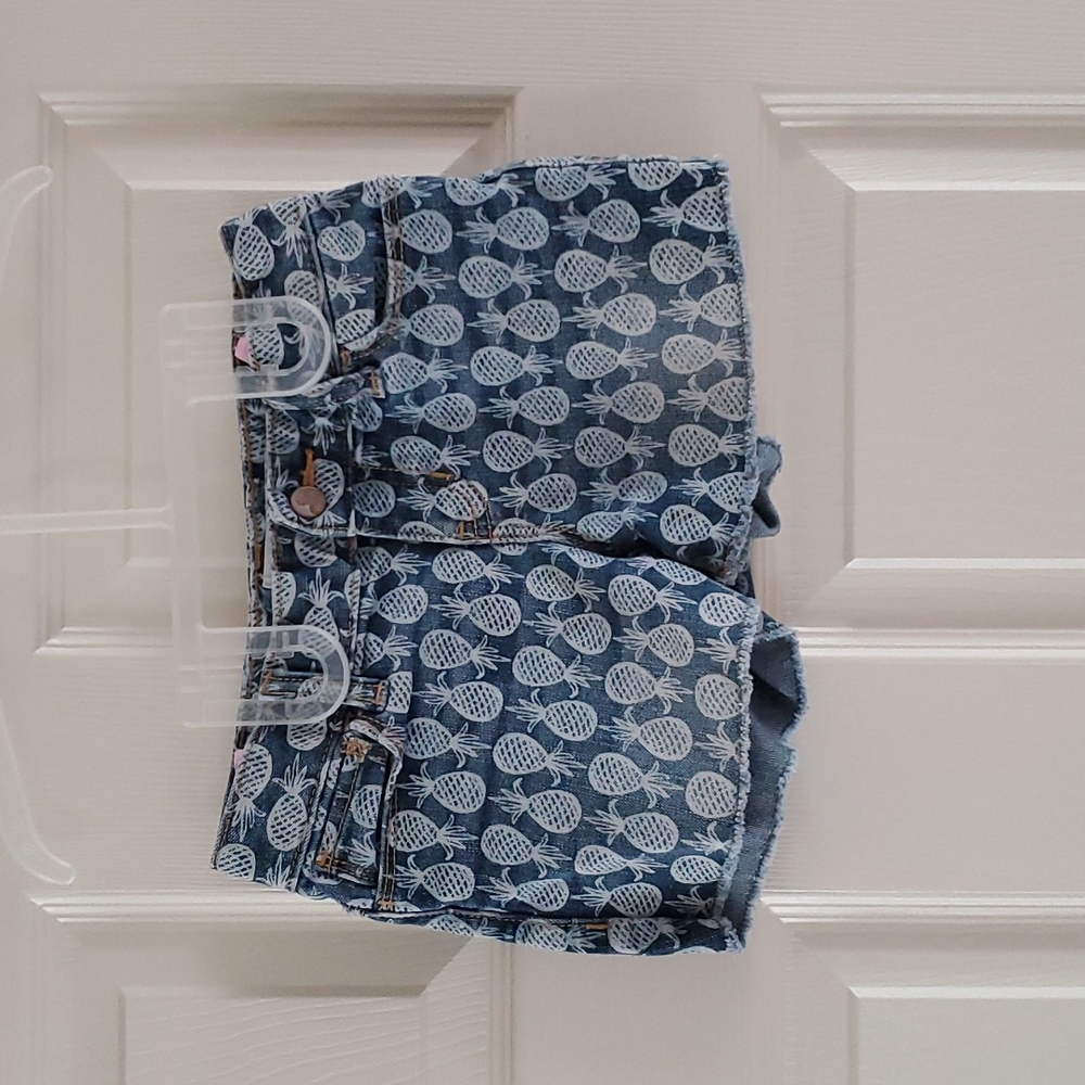 Old Navy Pineapple Shorts Girls size 6